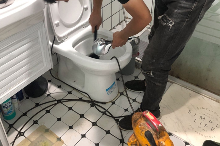 坡头镇疏通下水道