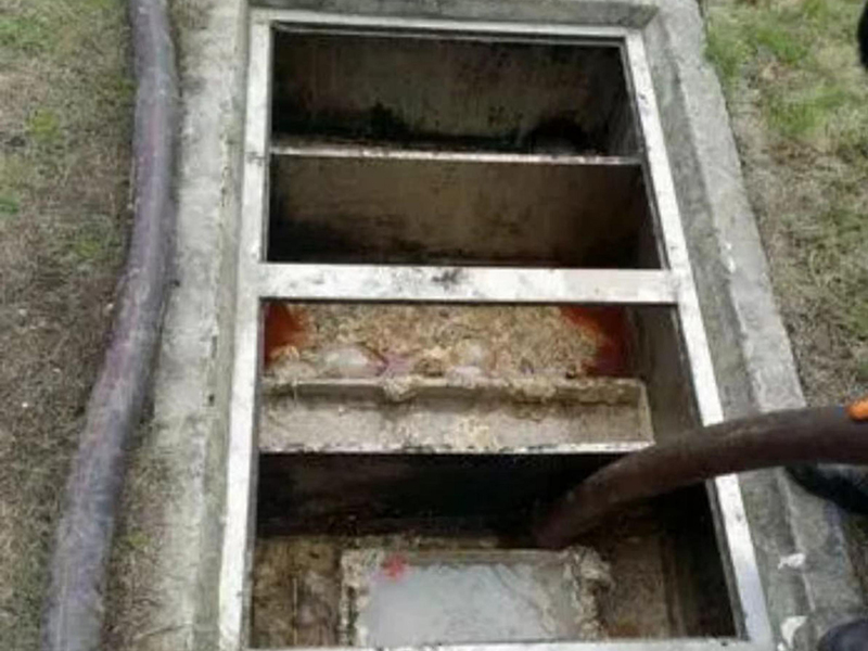 坡头镇隔油池清理