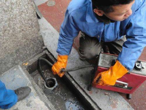 坡头镇疏通下水道