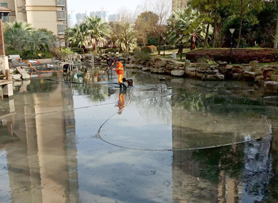 坡头镇景观池淤泥清理