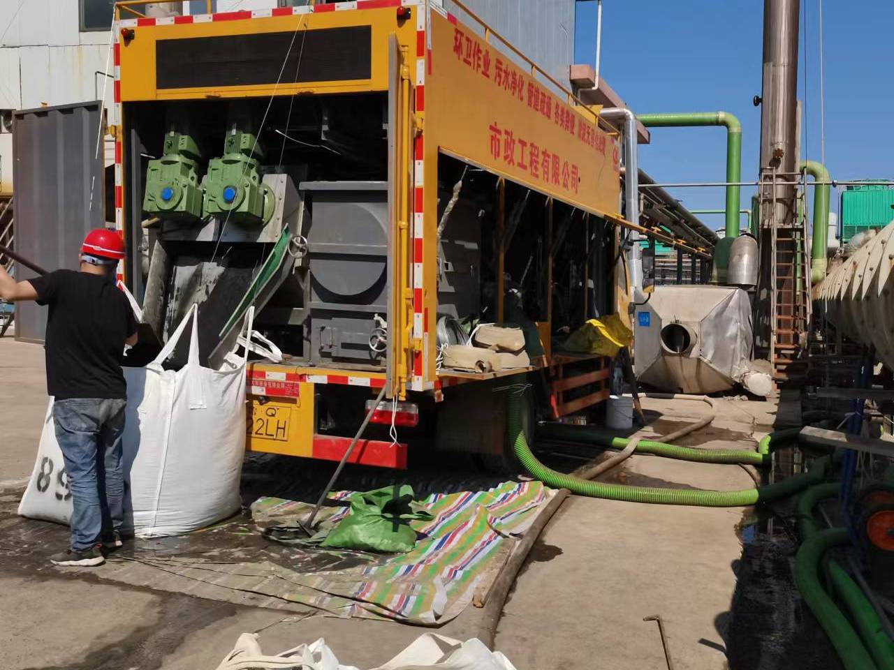 坡头镇淤泥压干处理