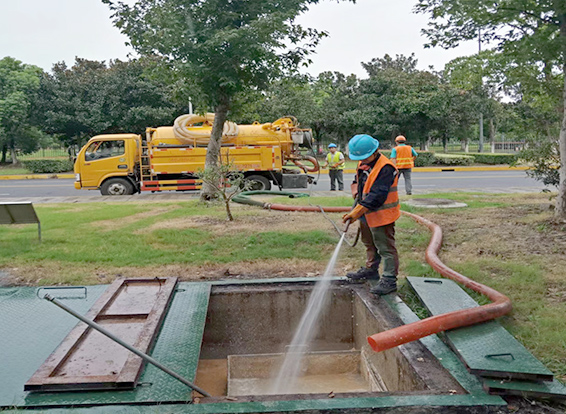 坡头镇化油池清理